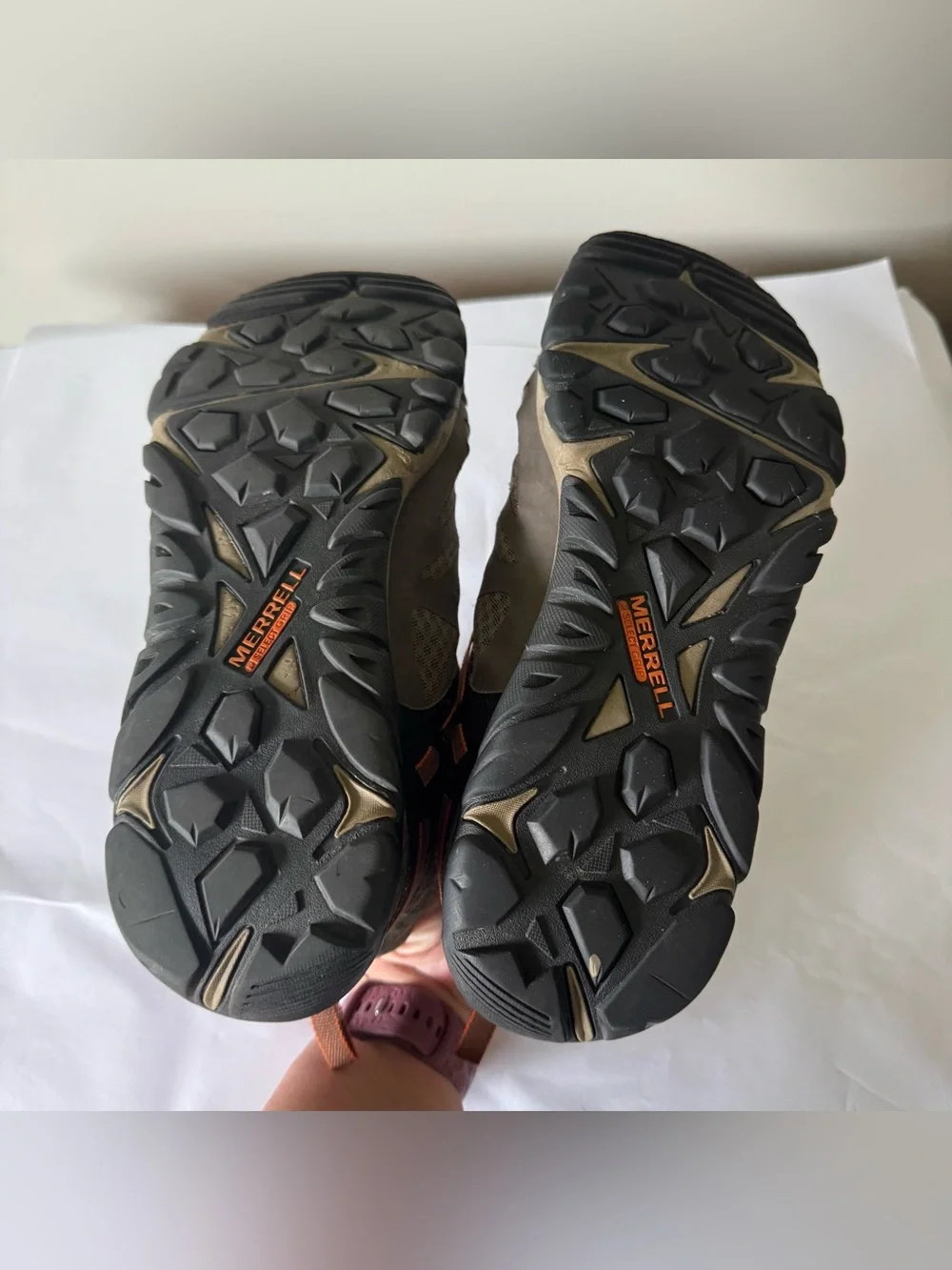 MERRELL Size 9 Men’s Boulder Waterproof Hiking Boots